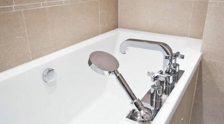 Top-notch features and benefits of a walk-in tub