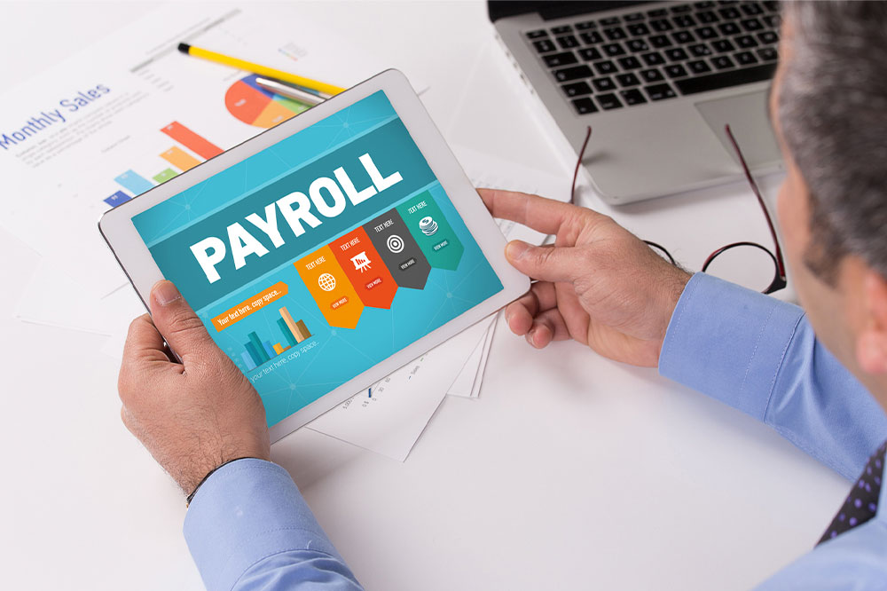 4 factors to consider while purchasing payroll software