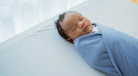 Things to consider while buying swaddling and receiving blankets