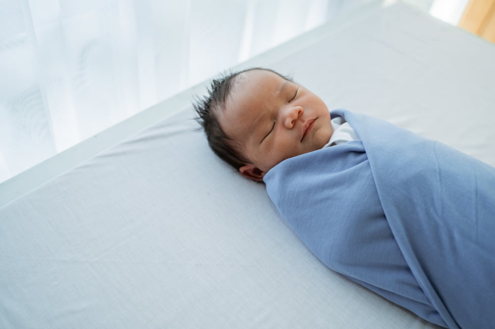 Things to consider while buying swaddling and receiving blankets