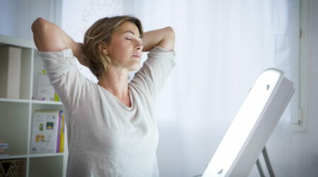 Light therapy lamps &#8211; Benefits, side effects, and where to buy