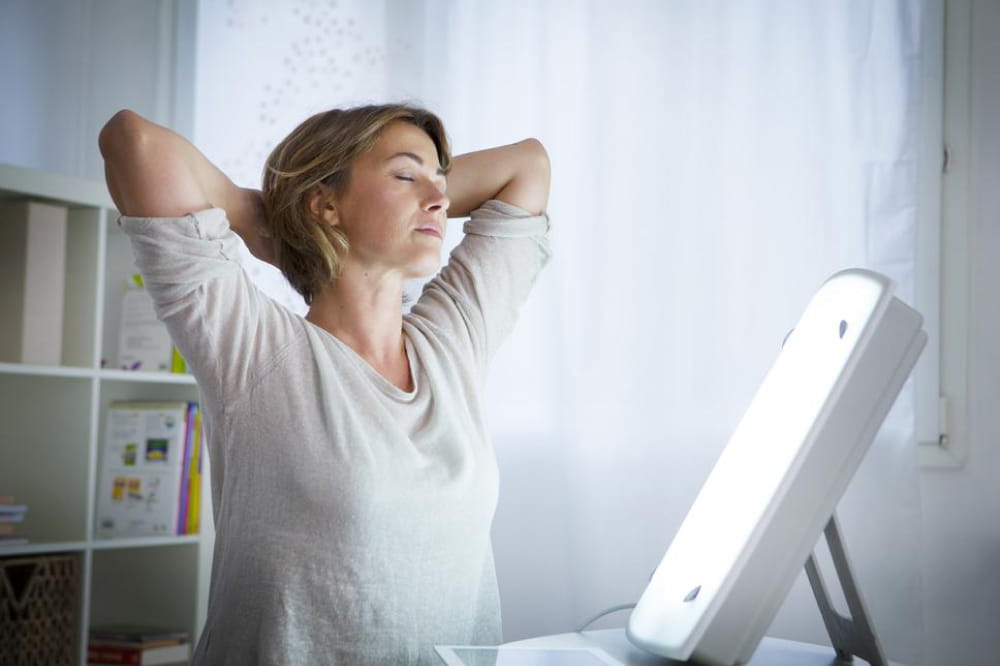 Light therapy lamps &#8211; Benefits, side effects, and where to buy